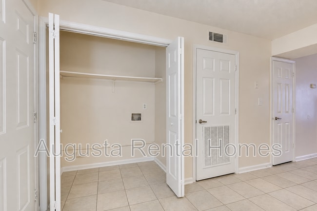 Photo - 104 Canary St