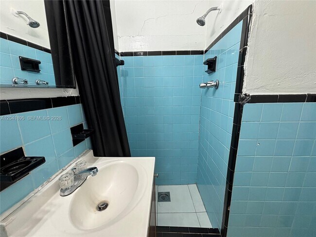 Photo - 1843 Dewey St Unit 118