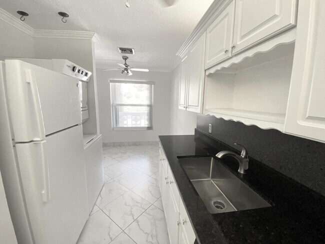 Photo - 2480 Juniper Dr Unit 204