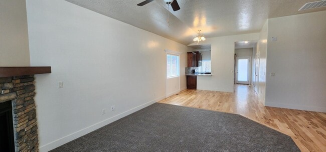 Photo - 2509 E Hidden Crk St