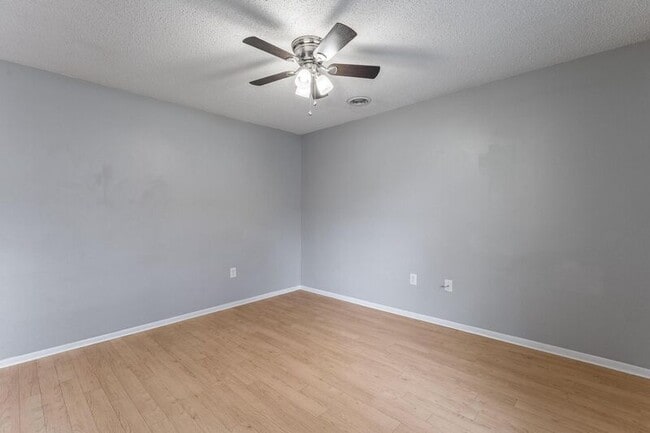 Photo - 2316-2318 Raven Ln