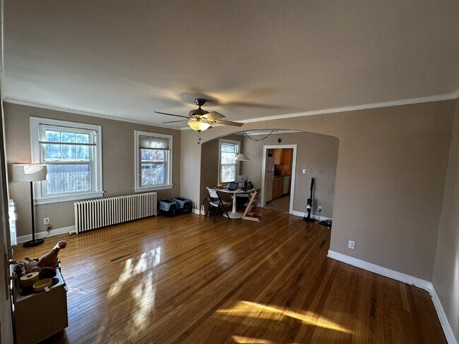 AVAILABLE NOW! "Charming 3-Bedroom Oasis with 2 Full Baths in the Sunset Neighborhood!"