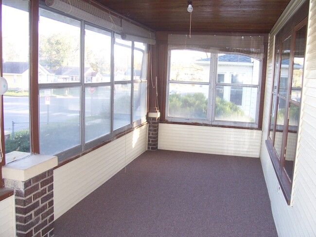 This is a look at the front porch as seen from the front door entrance. - 850 SOUTH 17TH STREET Casa