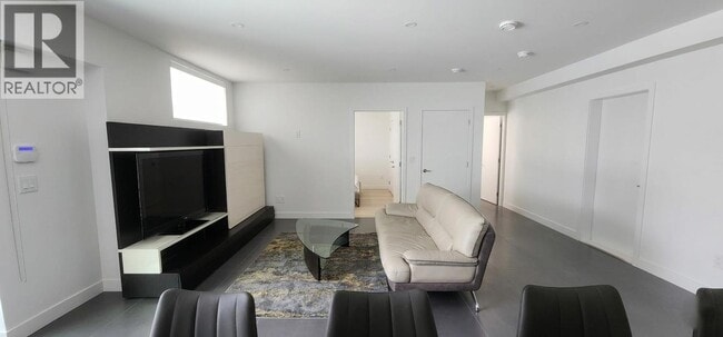 Photo - 3550 Quesnel Dr