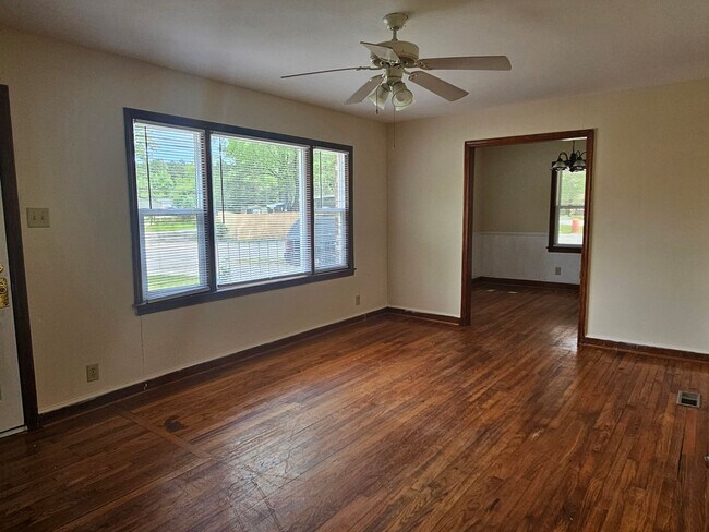 Photo - 2 Henderson Dr