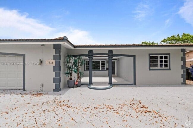 Building Photo - 4 bedroom in Hollywood FL 33024 Rental