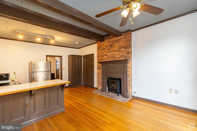 Building Photo - 105 N Loudoun St Unit 3 Rental