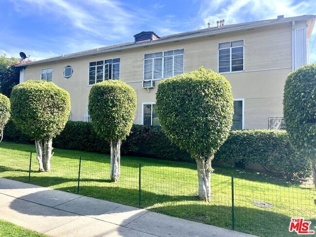 Building Photo - 1860 Alexandria Ave