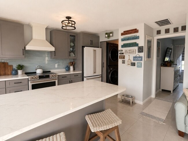Photo - 5215 Coquina Key Dr SE
