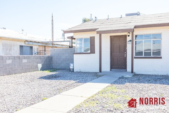 Building Photo - Charming One-Bedroom Duplex Rental
