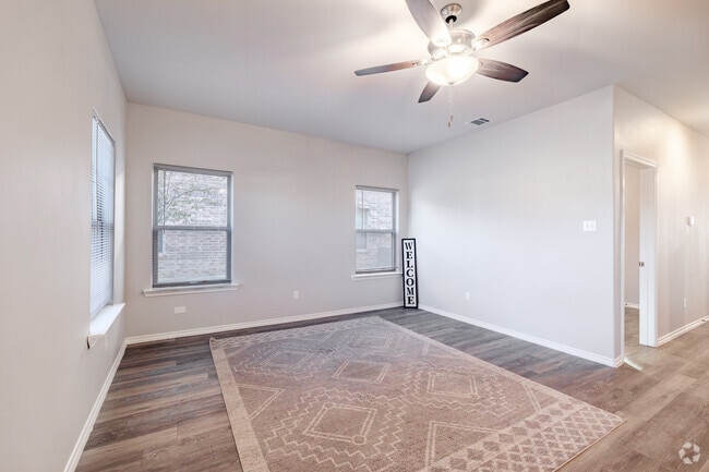 3BR, 2BA - 1,137SF - Living Room