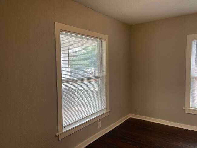 Photo - Huge 4 Bedroom house for rent !!!!!!