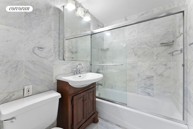 Photo - 31 E 20th St