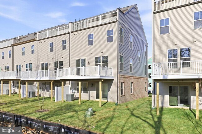 Photo - 1011 Venifena Terrace SE