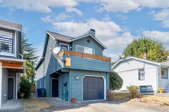 Building Photo - Charming Craftsman-Style Home in the Heart...