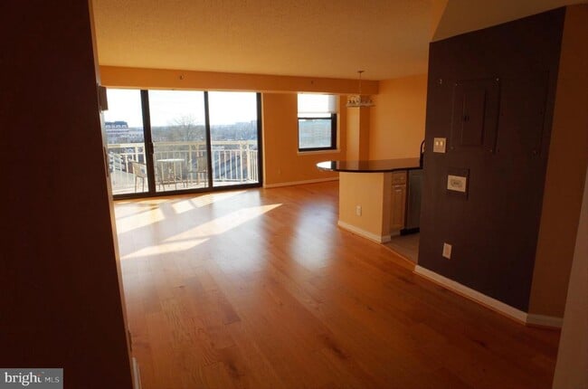 Building Photo - 1200 Braddock Pl Unit 601