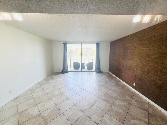 2820 Tennis Club Dr Unit 206