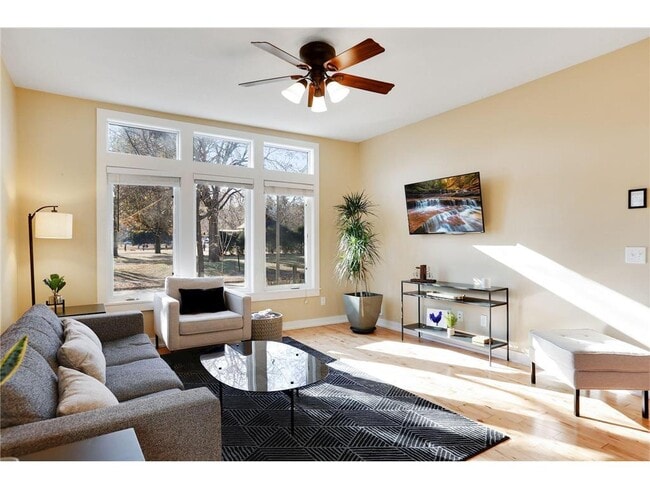 Photo - 219 5th St SE