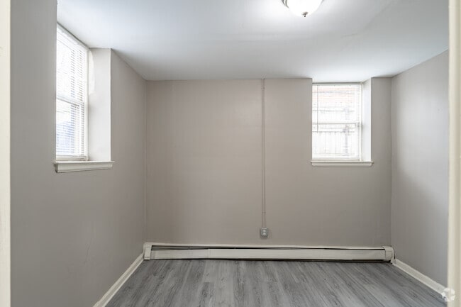 1BR, 1BA - 600SF - Bedroom