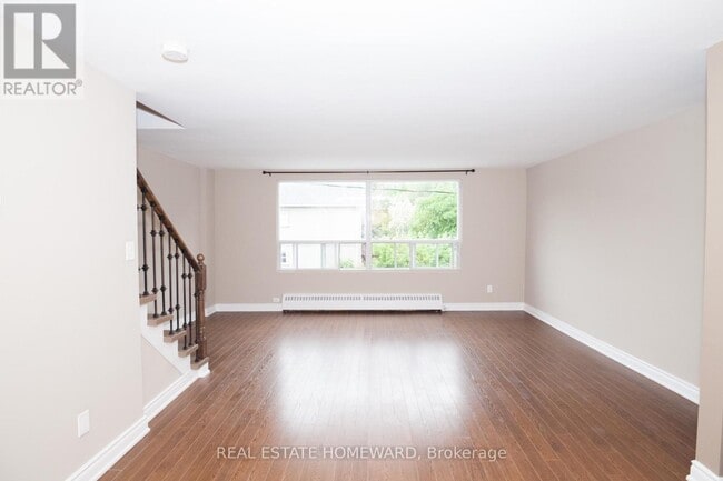 Photo - 920 Pape Ave