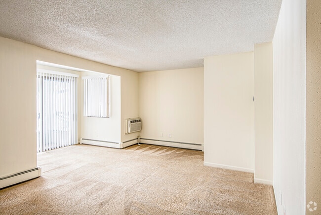 1BR, 1BA - 750SF