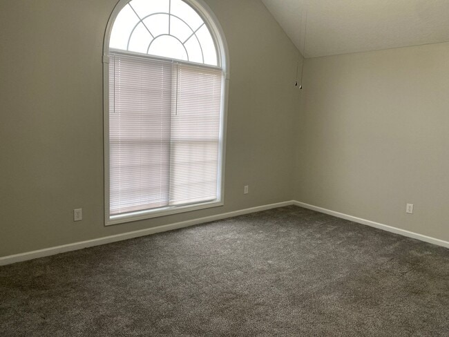 Photo - 68 Old Oak Cir