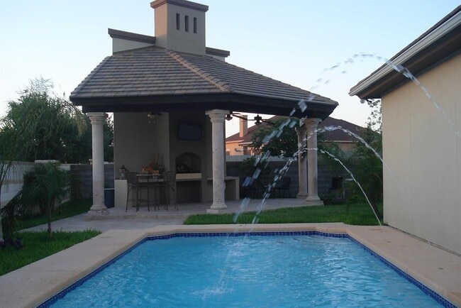 Photo - 10614 Kirby Dr