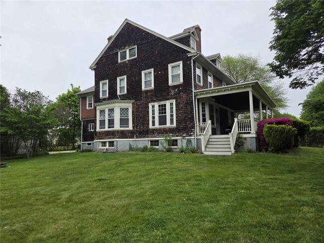 Building Photo - 45 Woodlawn Ave Unit 1
