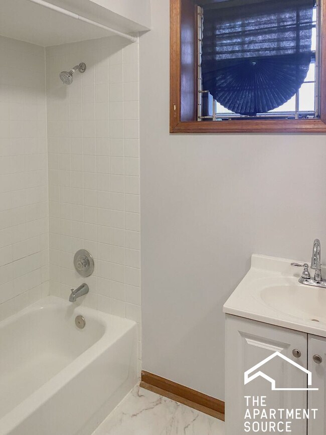 Photo - 3700 N Sheffield Ave Unit 108