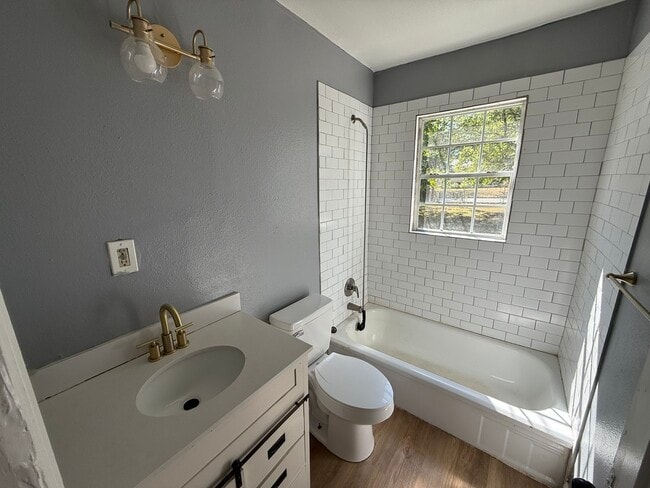 401 Roosevelt Cir