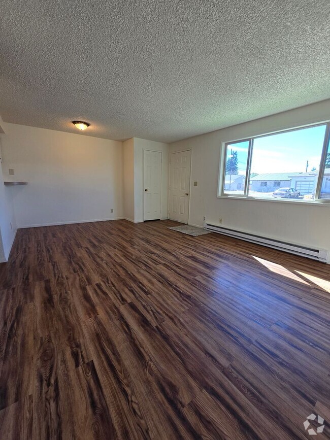 Building Photo - North Spokane 2bd 1.5 bath Rental