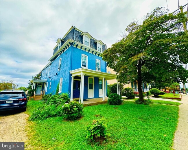Building Photo - 525 Leverington Ave Unit 1R Rental