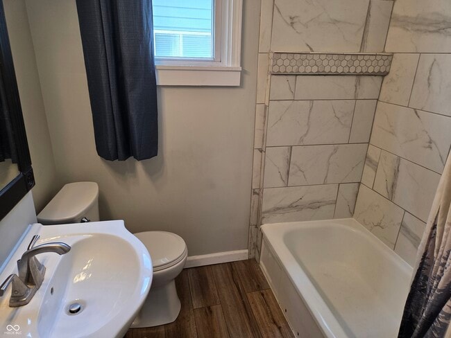Photo - 1430 Chestnut St