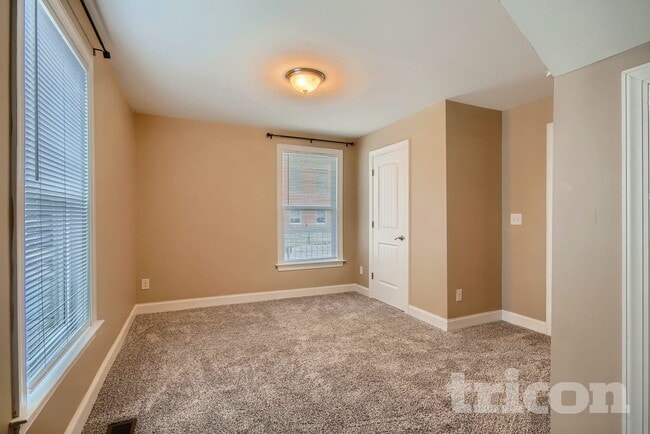 Photo - 247 Young Ave SW