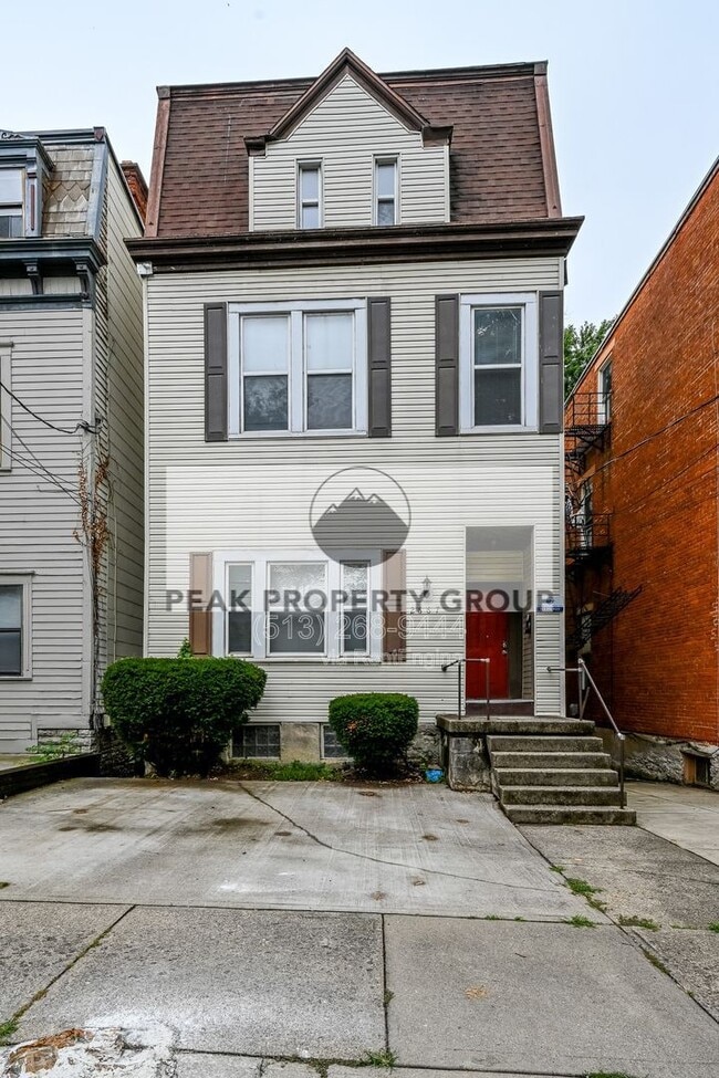 Building Photo - 2667 Bellevue Ave Unit 3