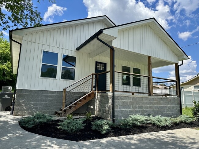 Photo - 3615 Lyle Ave
