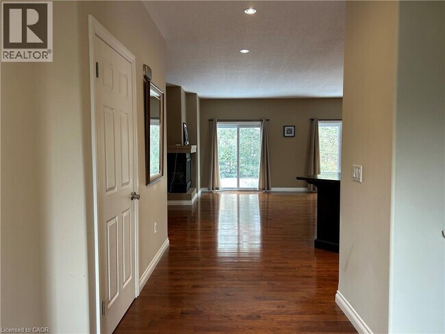 Photo - 27 Werret Ave