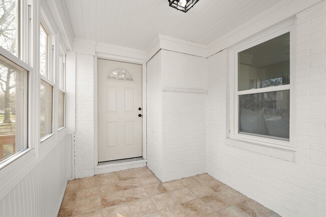 Photo - 822 E 72nd St