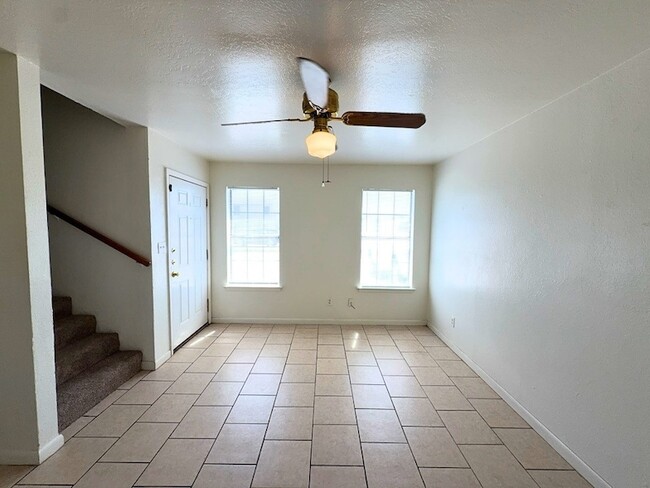 Photo - 807 W Walnut St Unit C2