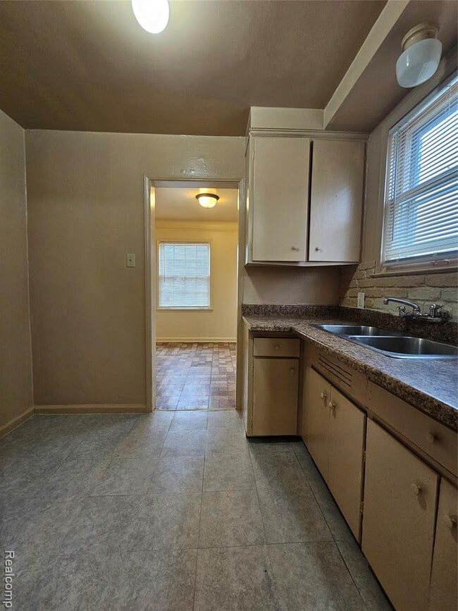 Photo - 11764 Beaconsfield St