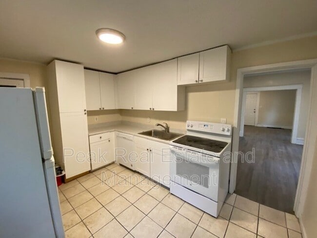 Photo - 740 Oakland Ave SW