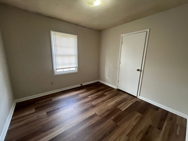Photo - 903 Jamestown Dr