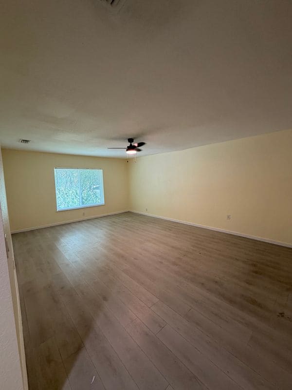 Photo - 305 W Country Club Dr