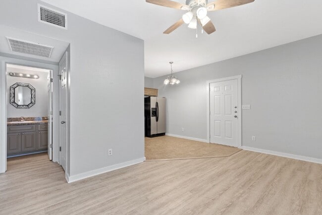 Photo - 2106 Cullen Ave