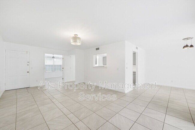 Photo - 4329 Plaza Gate Ln S Unit 101