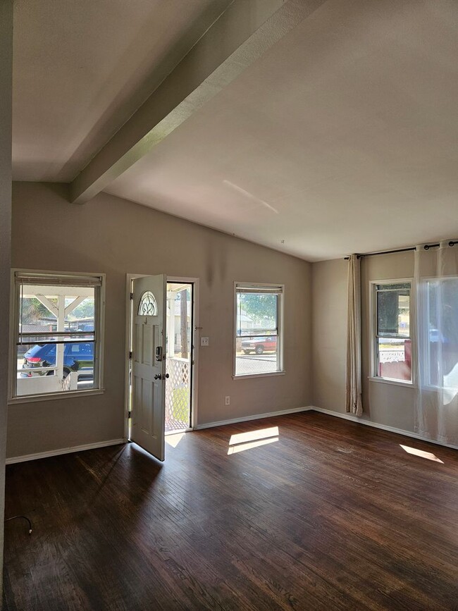 Photo - 914 16th St Unidad 914 16th