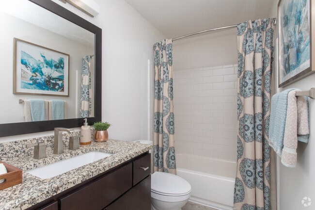 2BR, 2BA -1000SF