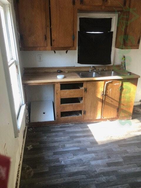 Photo - 824 S Main St