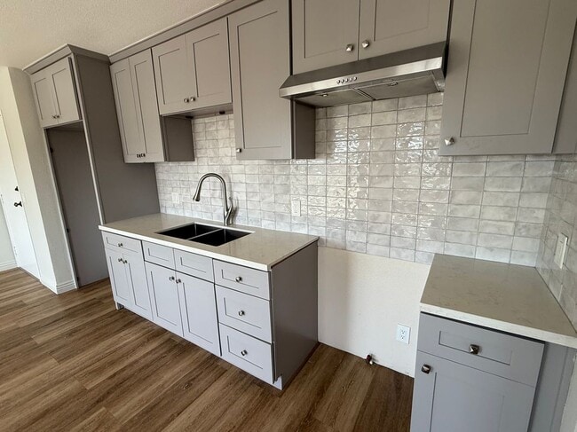 Photo - 400 N Hobart Blvd