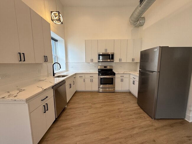 Photo - 4735 N Artesian Ave Unit 4731 -201